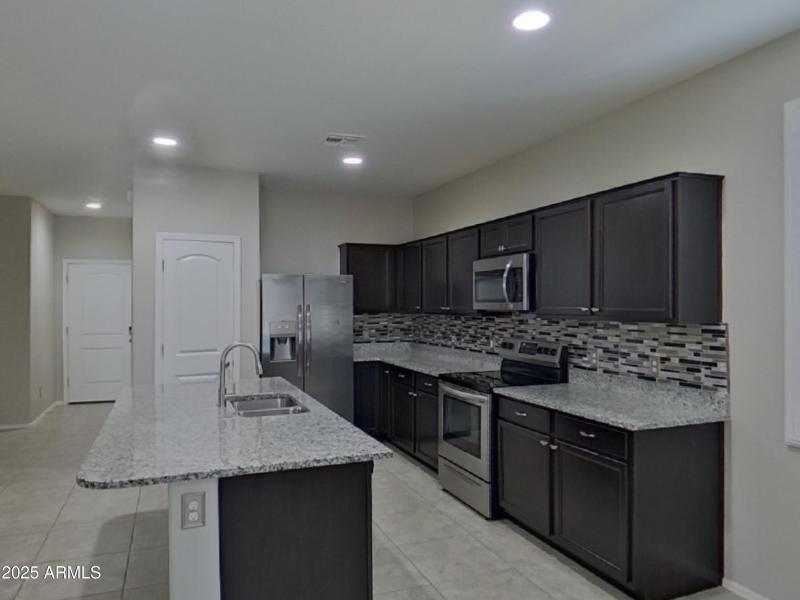 4_pc_XgzvsG8Tjj_ozjn0ylEaZ_other_room_U1