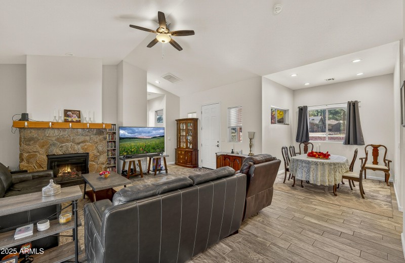 2868 W Highland Meadows Dr