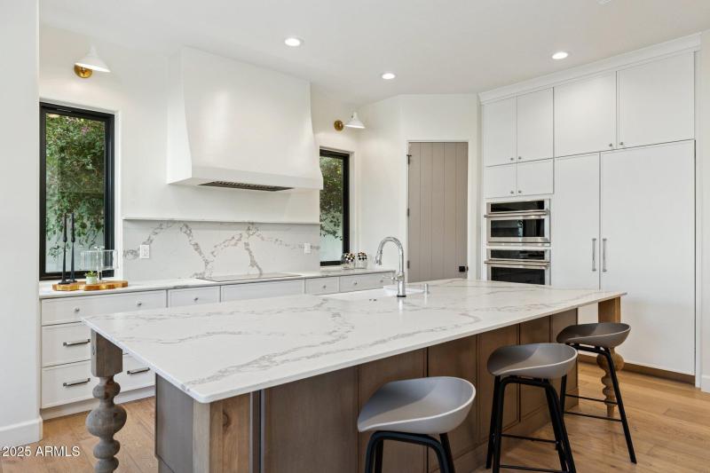 12-web-or-mls-8894-e-wood-dr