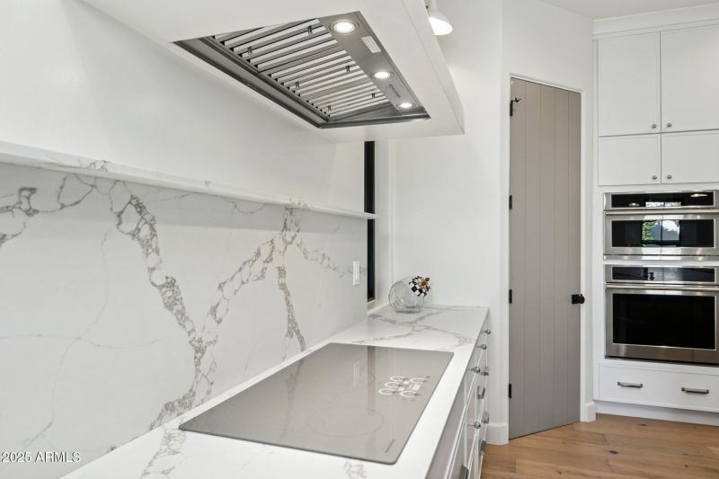 13-web-or-mls-8894-e-wood-dr