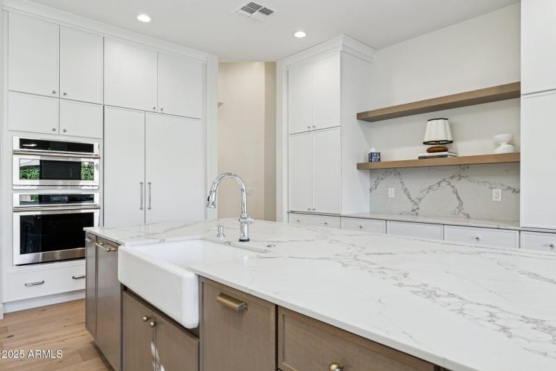 14-web-or-mls-8894-e-wood-dr