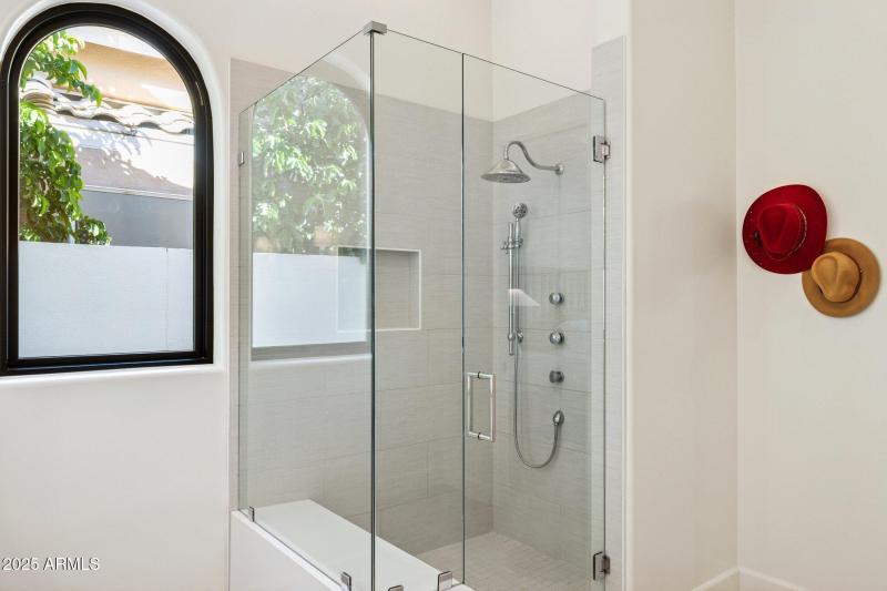 19-web-or-mls-8894-e-wood-dr