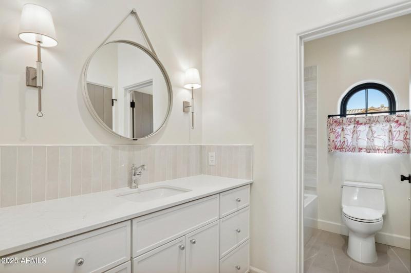 32-web-or-mls-8894-e-wood-dr