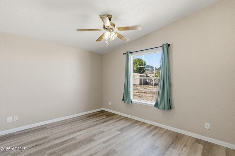 48-web-or-mls-Pleasant View Ln-40