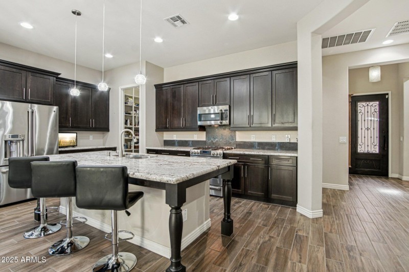 18-web-or-mls-E Walter Way-S2810-018