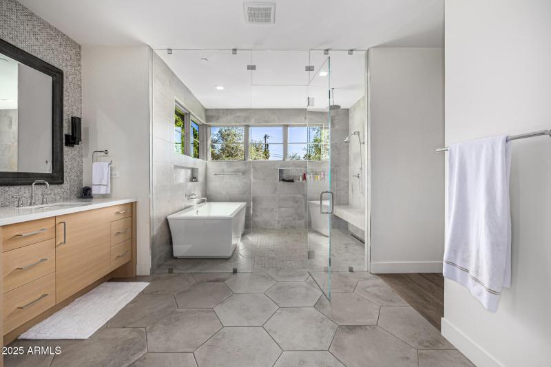 33 Master Bathroom