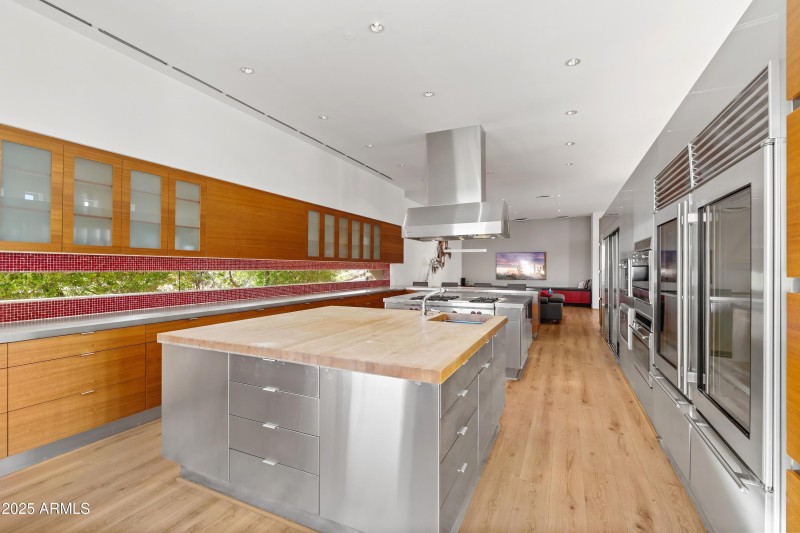 021_Gourmet Kitchen - Dual Islands