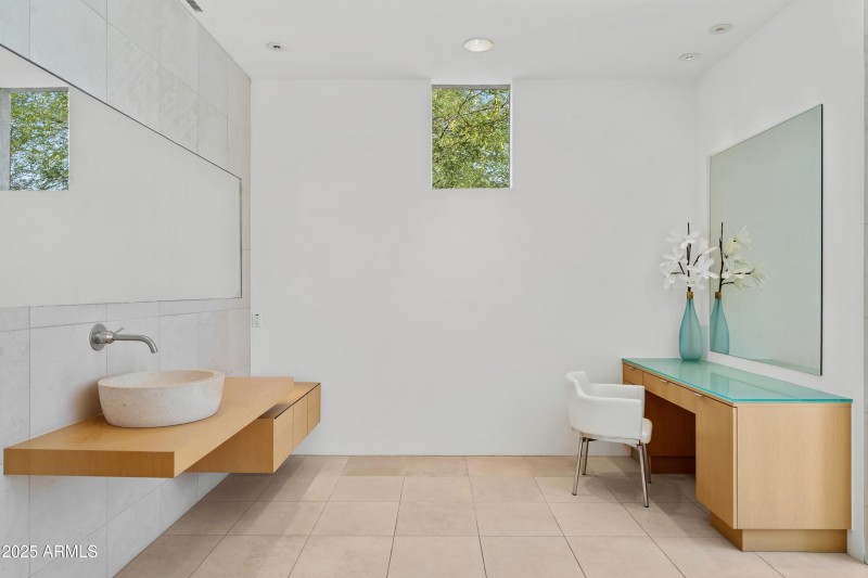 032_Modern Design Primary Bathroom