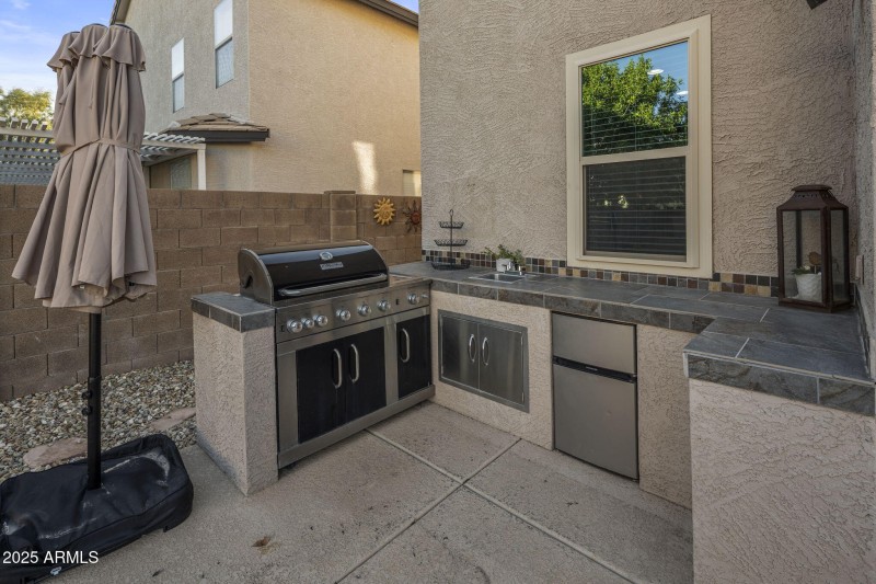 Outdoor kitchen area