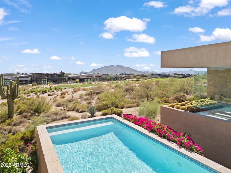 003_Modern Home Desert Setting