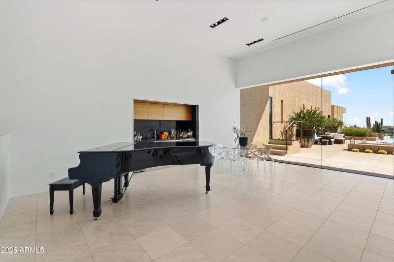 012_Great Room with Bar