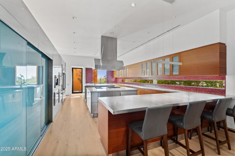 014_Chef's Kitchen - Desert Modern