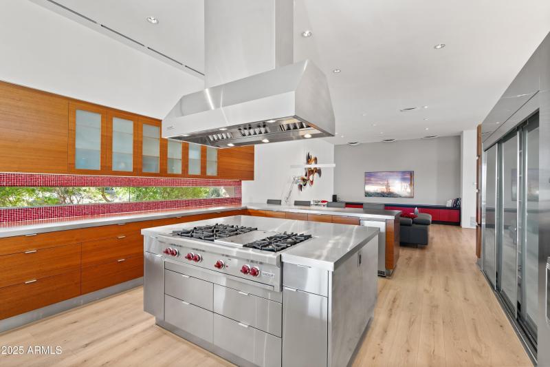 019_Chef's Kitchen - Range View