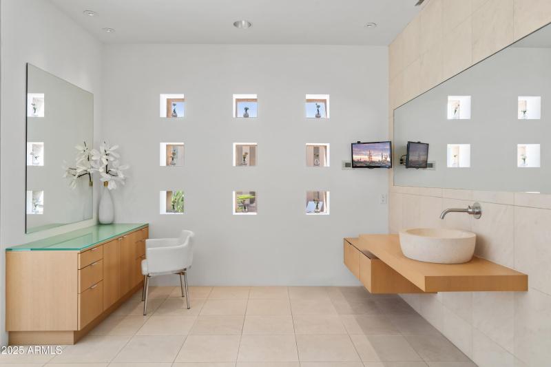 031_Modern Primary Bathroom