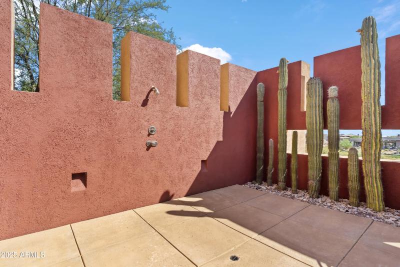 038_Desert Modern Outdoor Shower