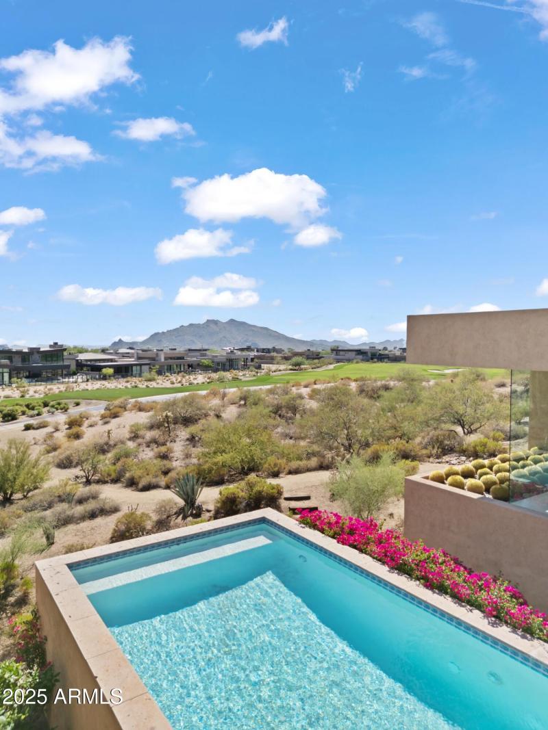 041_Golf Course View