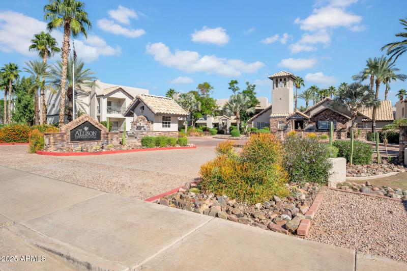 23-web-or-mls-14145 N 92nd St-23