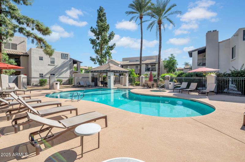 21-web-or-mls-14145 N 92nd St-21