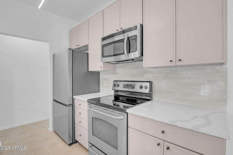 12-web-or-mls-14145 N 92nd St-12