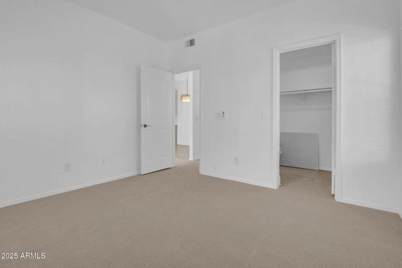 15-web-or-mls-14145 N 92nd St-15