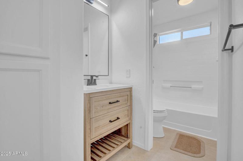 17-web-or-mls-14145 N 92nd St-17