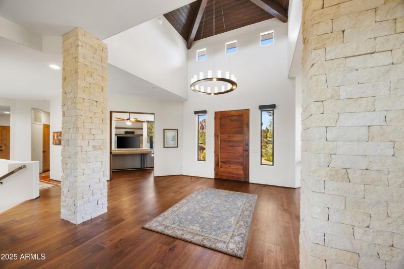 209 Calle Francesca - Foyer