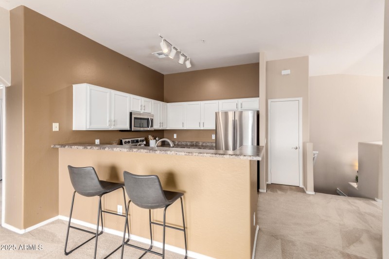 Kitchen / Breakfast Bar