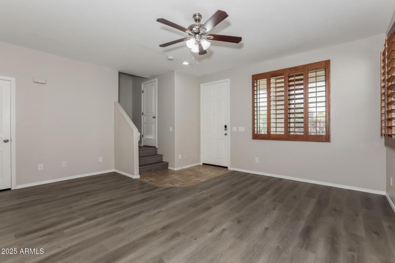 002-photo-living-room-14016134