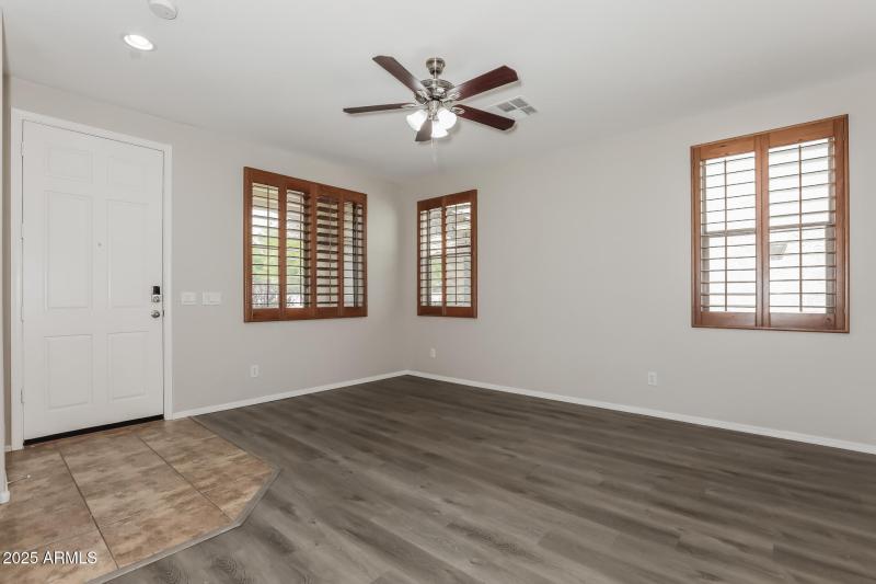 003-photo-living-room-14016135