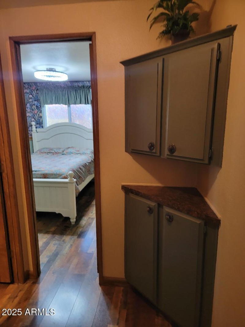 3701 hallway looking into primary bedroo