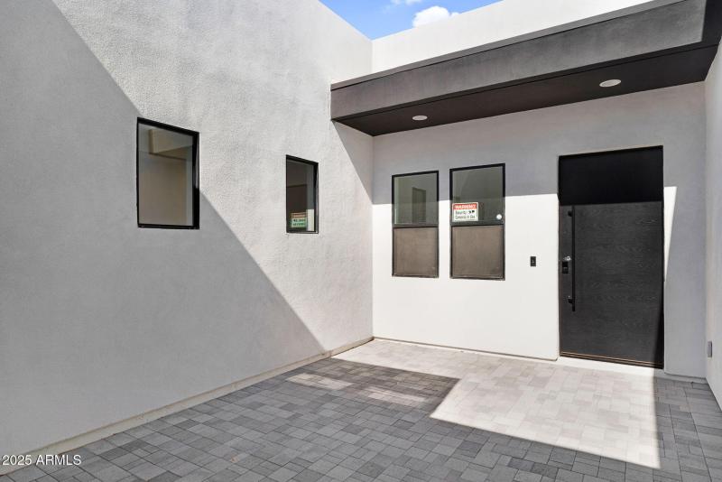 5-web-or-mls-10302 E Utah Ave-4