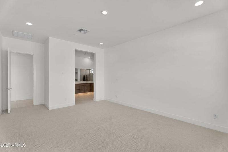 26-web-or-mls-10302 E Utah Ave-21