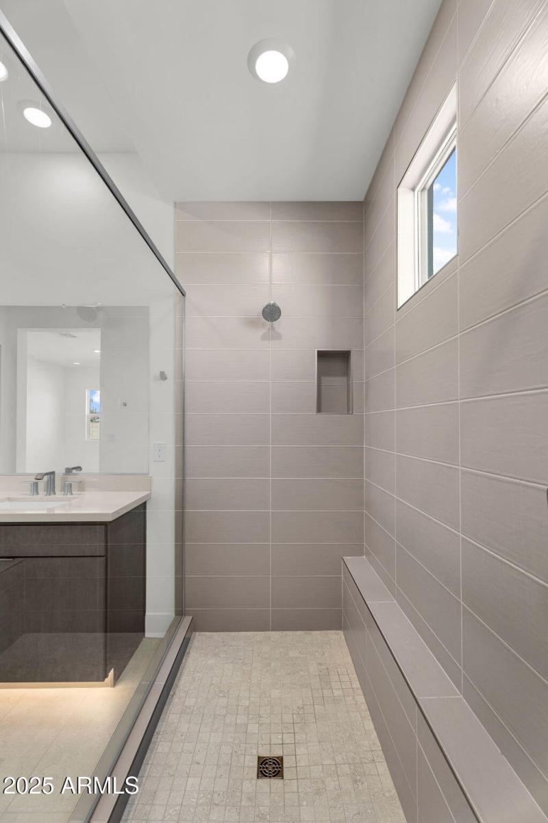 31-web-or-mls-10302 E Utah Ave-25