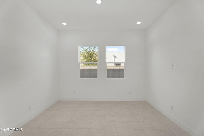 33-web-or-mls-10302 E Utah Ave-27