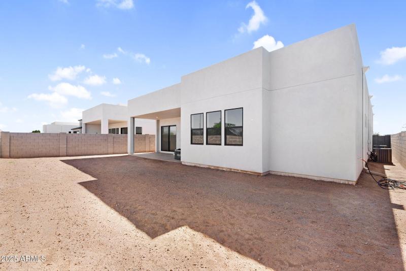 47-web-or-mls-10302 E Utah Ave-42