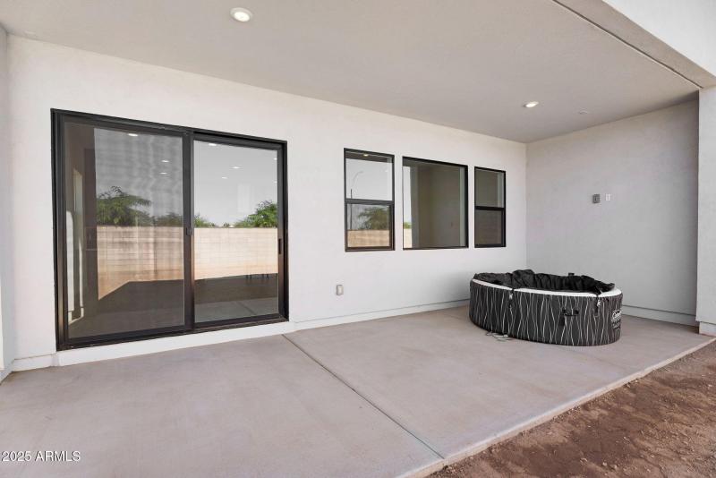 51-web-or-mls-10302 E Utah Ave-40