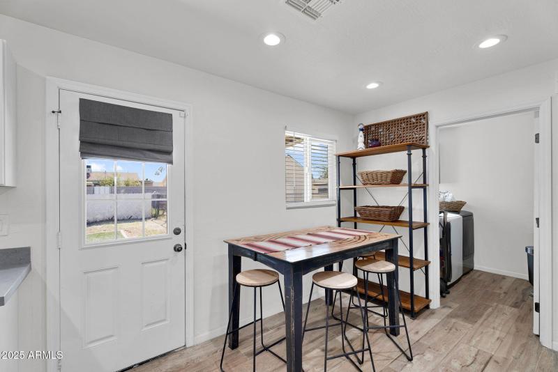 14-web-or-mls-815 W Elna Rae St-14