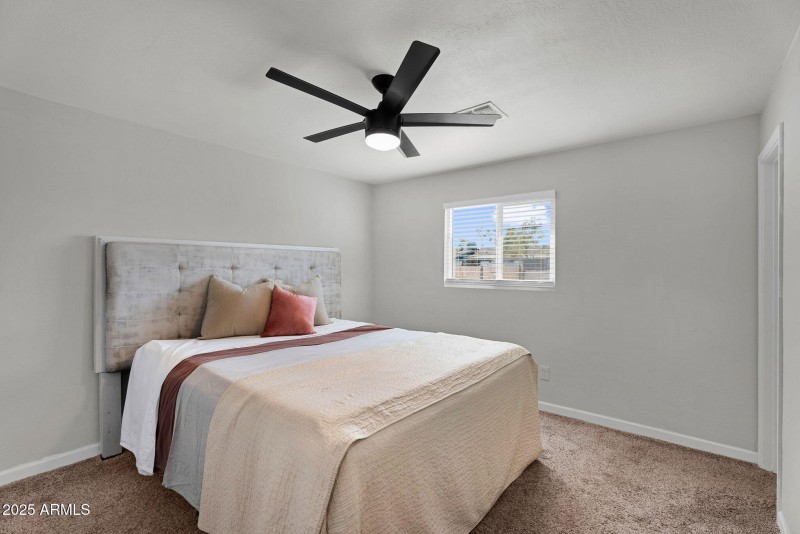 15-web-or-mls-815 W Elna Rae St-15