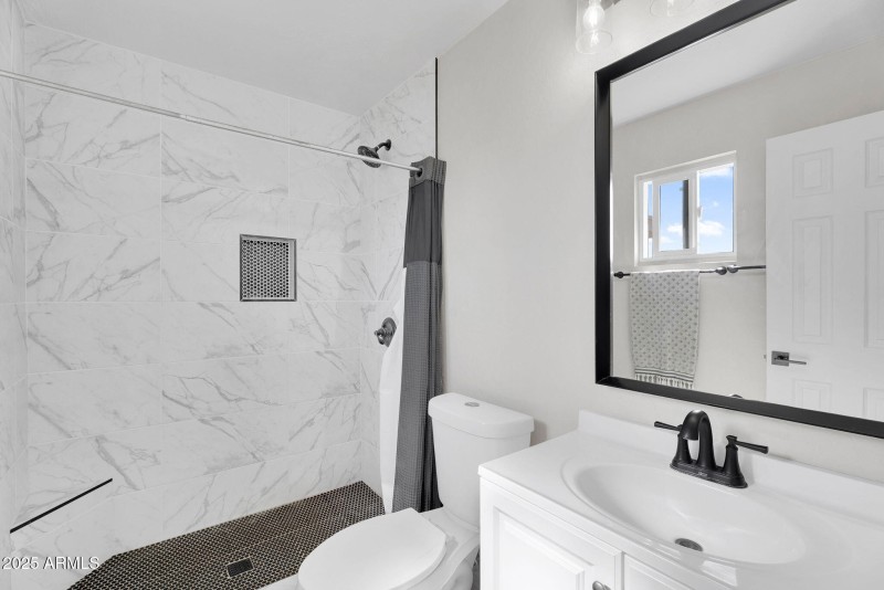 19-web-or-mls-815 W Elna Rae St-19