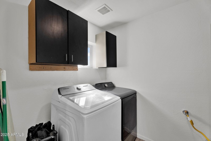 25-web-or-mls-815 W Elna Rae St-25