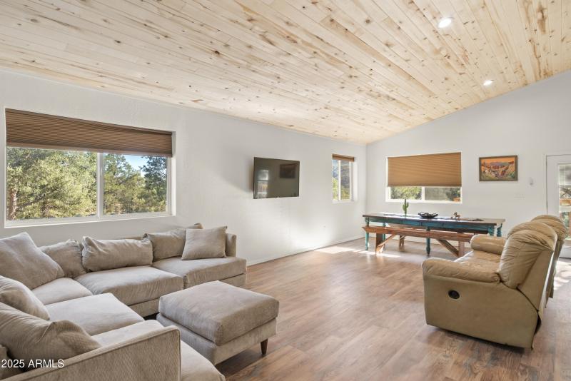 3555 W Stafford Rd00025