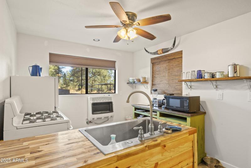 3555 W Stafford Rd00040