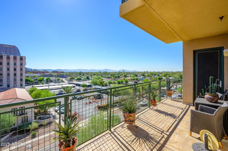 25 Foot Private Balcony!