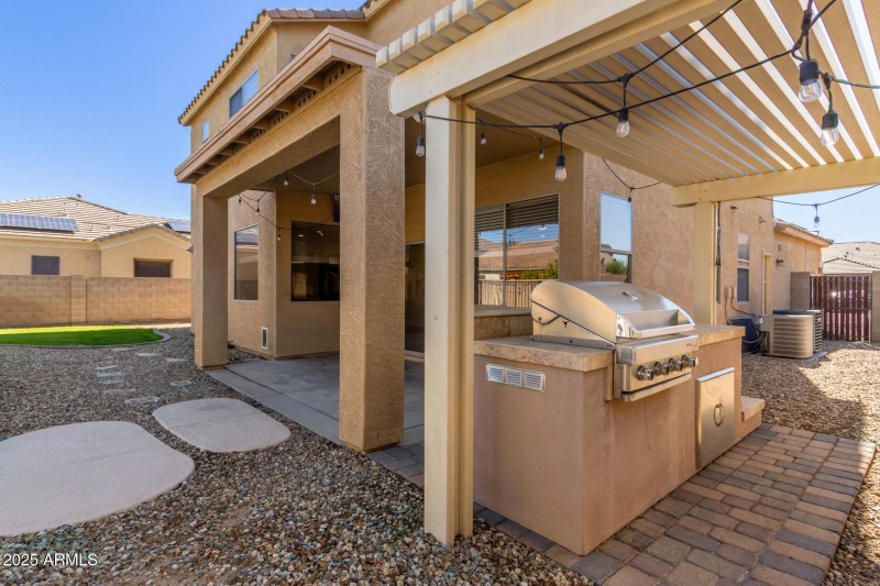 Gas Grill Kitchen w/Pergola