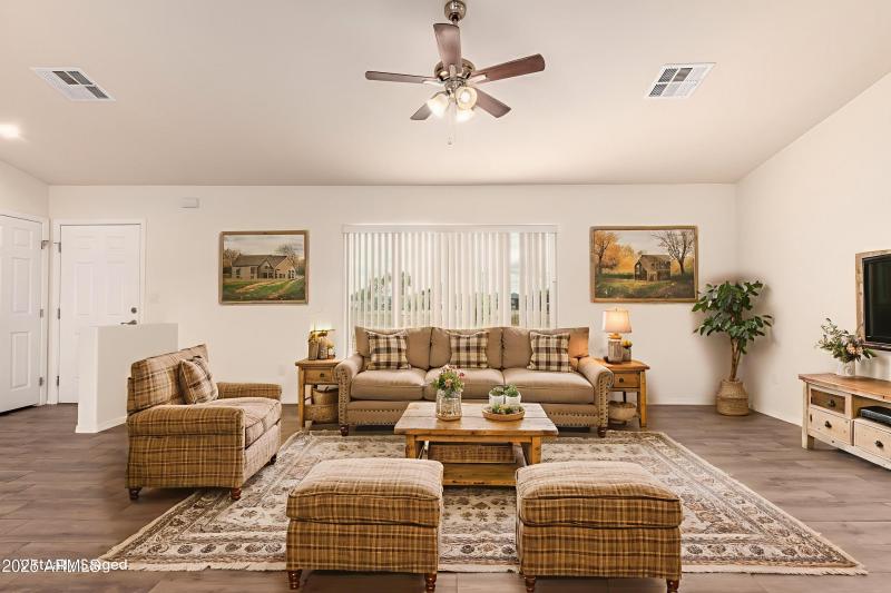 08-225th-5611 - Living Room - Farmhouse