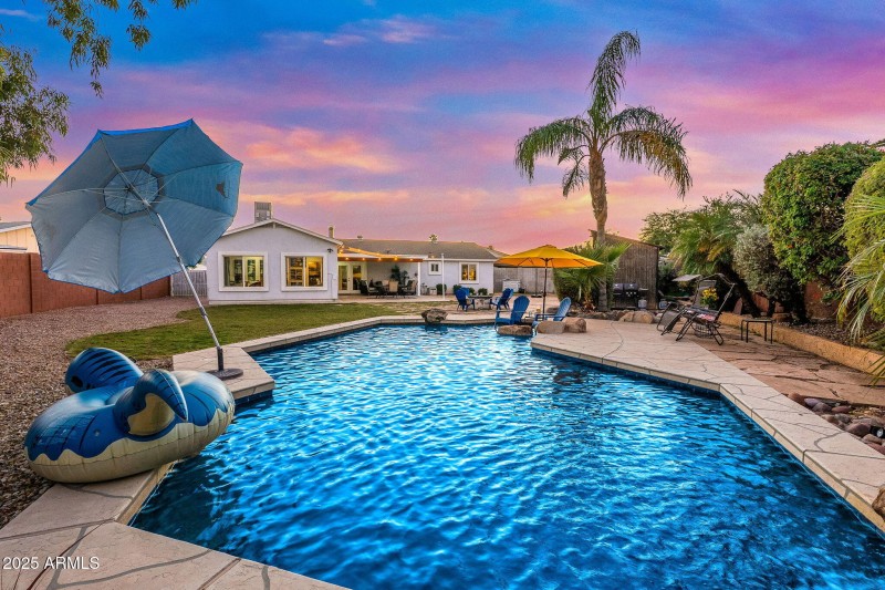 19,000 gallon; 7' deep!