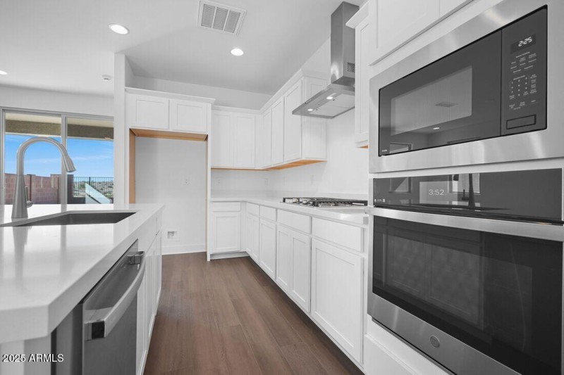 hj-az-phoenix-lucero-hazel-lot-52-kitche