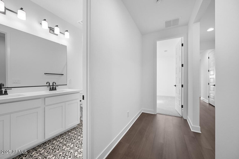 hj-az-phoenix-lucero-hazel-lot-52-bathro