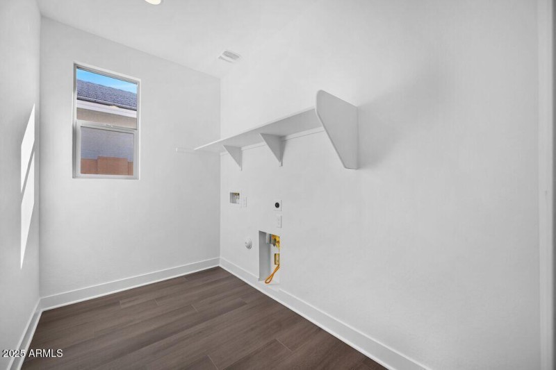 hj-az-phoenix-lucero-hazel-lot-52-laundr