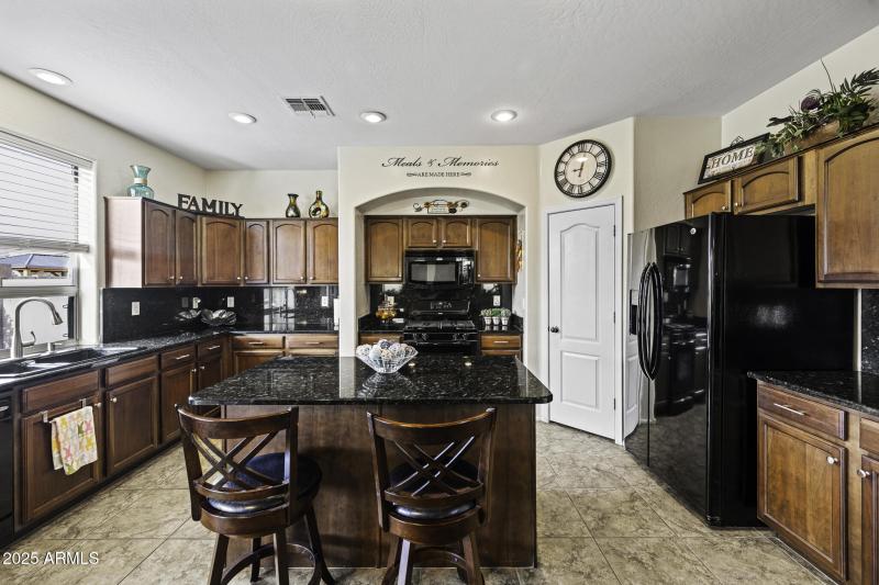 41209 W Hayden Dr-24